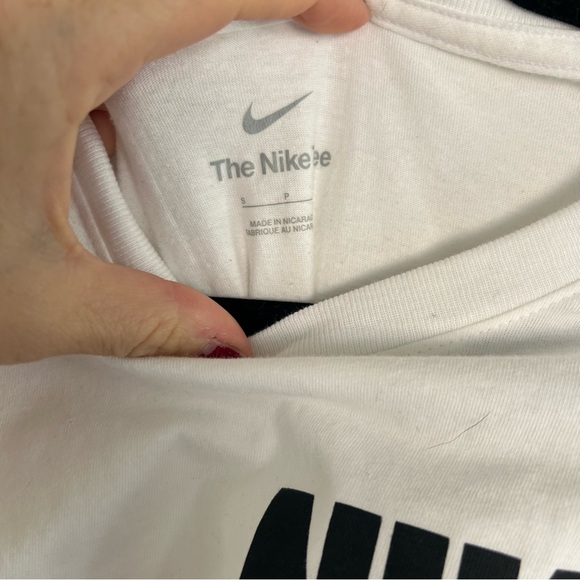 Nike tennis camp White Tee with Black Logo - Picture 3 of 4